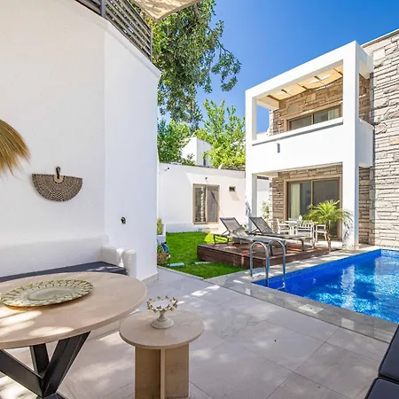 Luna Bodrum, Oezel Isitmali Havuzlu Σπίτι διακοπών Ortakent