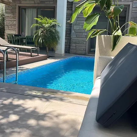 Σπίτι διακοπών Luna Bodrum, Oezel Isitmali Havuzlu