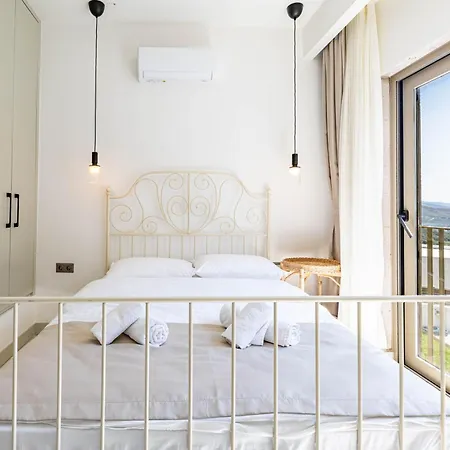 Luna Bodrum, Oezel Isitmali Havuzlu Σπίτι διακοπών