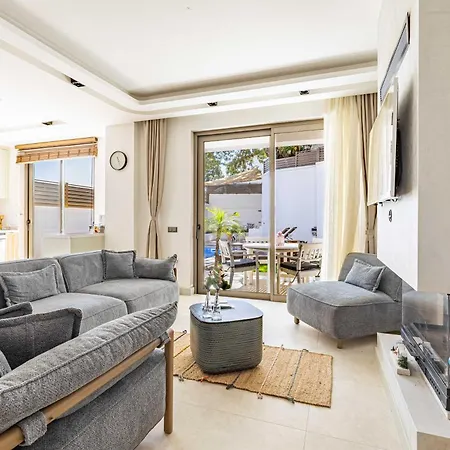 Σπίτι διακοπών Luna Bodrum, Oezel Isitmali Havuzlu