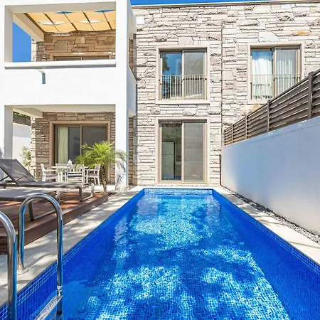 Luna Bodrum, Oezel Isitmali Havuzlu